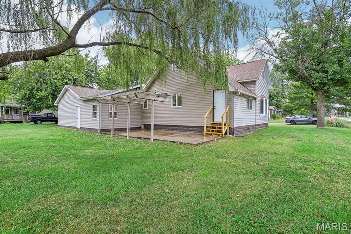 Property Photo: 104 N 6th Street IL 62094