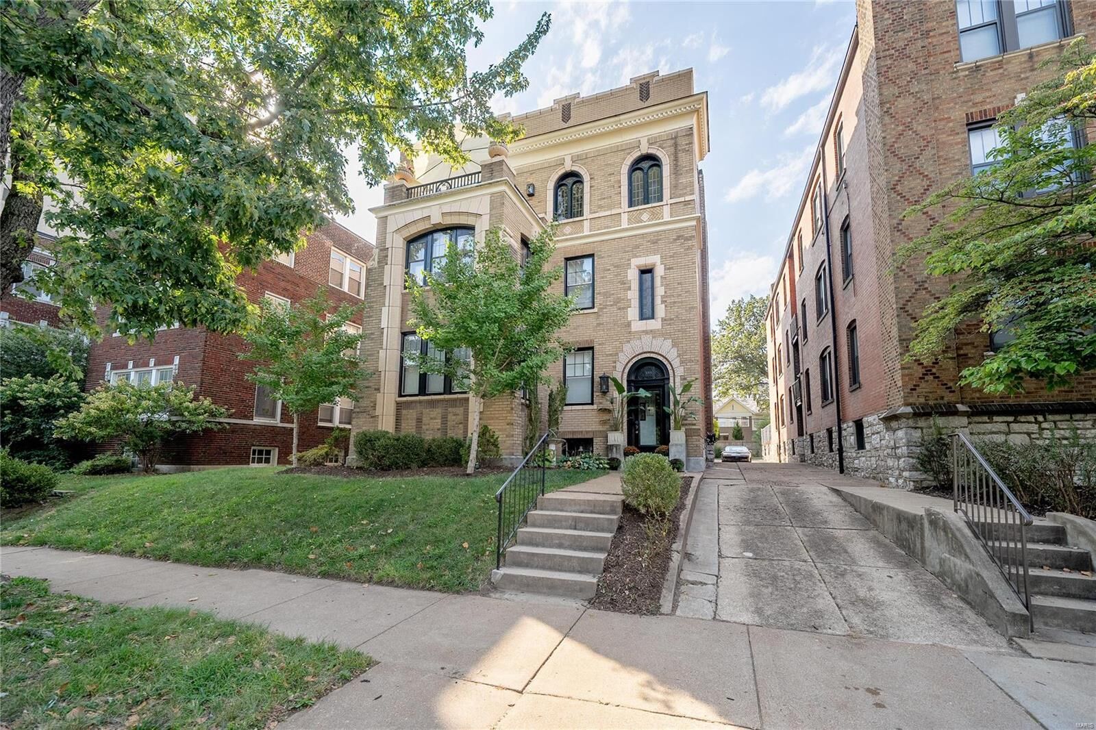 Property Photo: 6232 Southwood Avenue 3 MO 63105