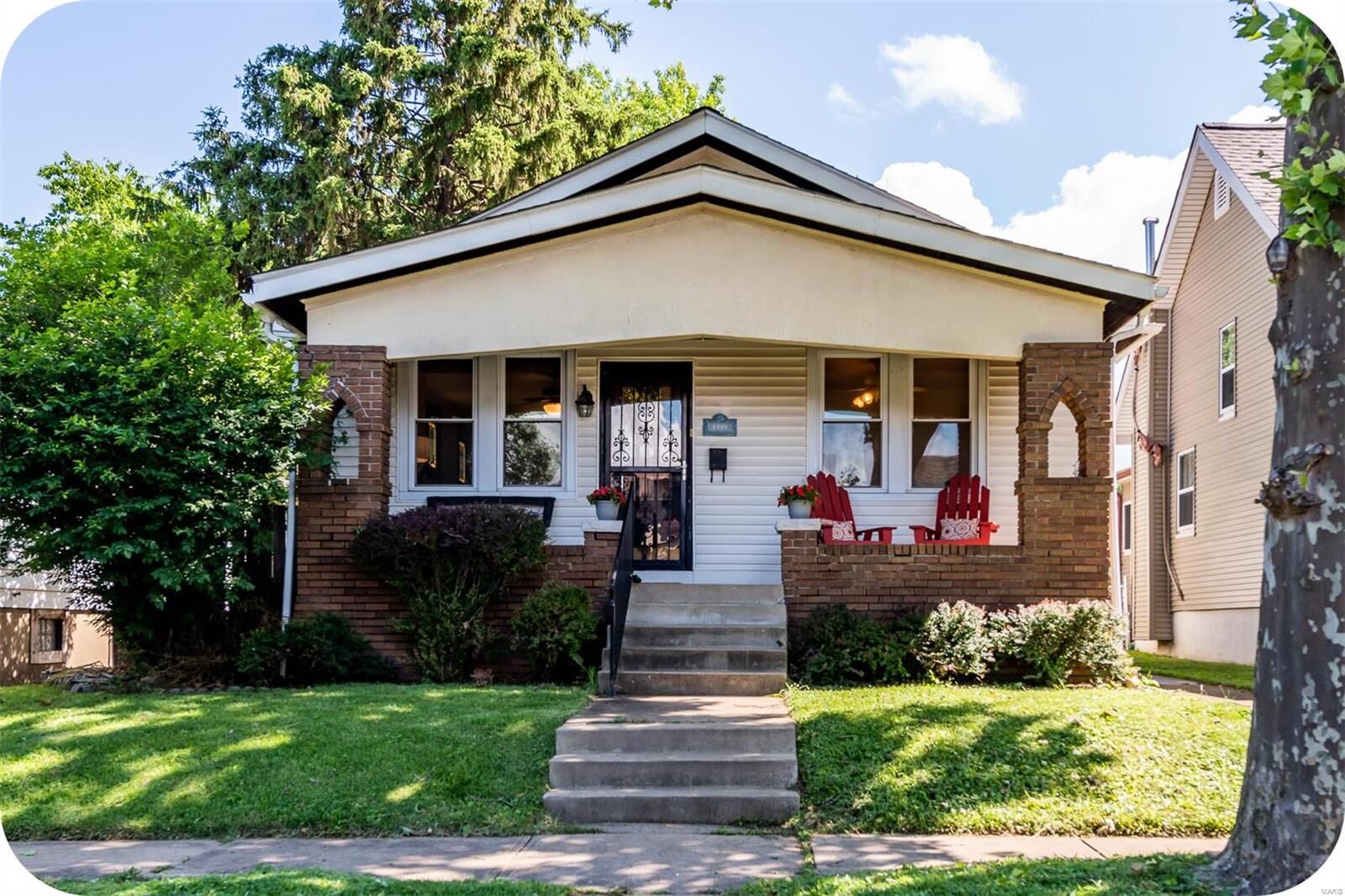 Property Photo: 5427 Robert Avenue MO 63109
