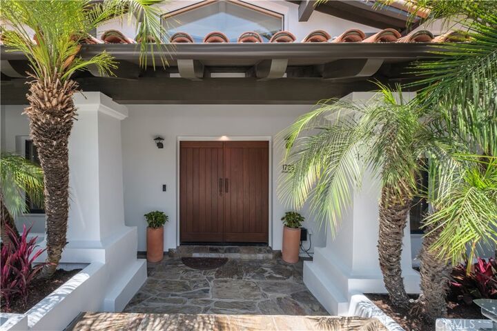 Property Photo: 1725 N Poinsettia Avenue CA 90266