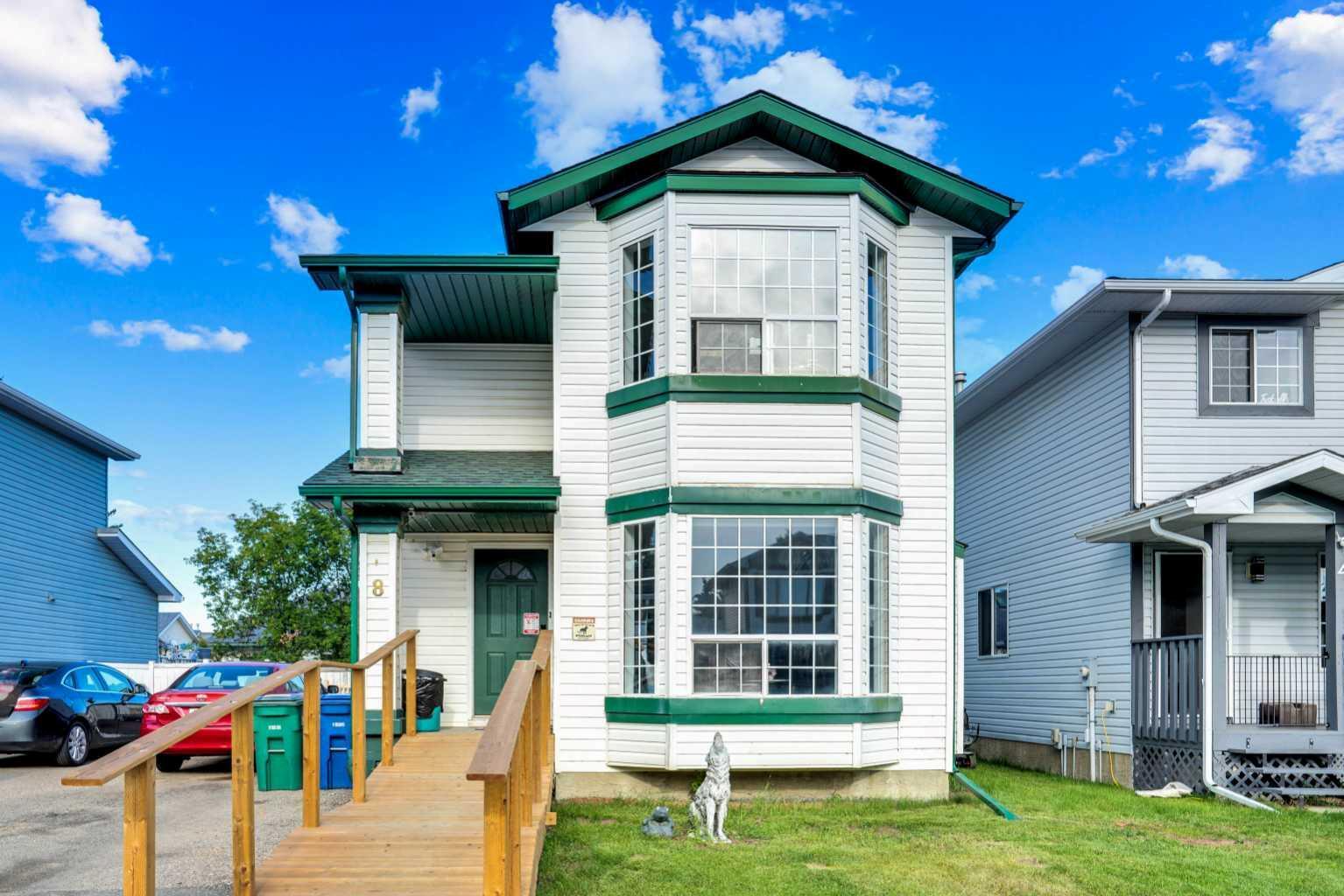 Photo de la propriété: 8 Woodside Circle NW AB T4B 2H8