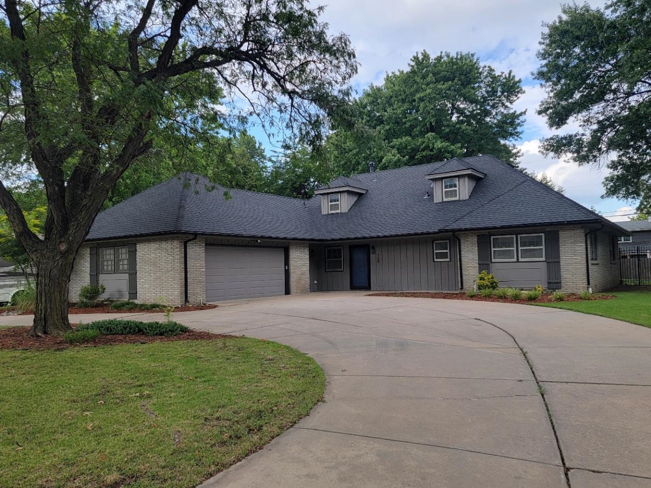 720 N Stratford Ln  Wichita KS 67206 photo