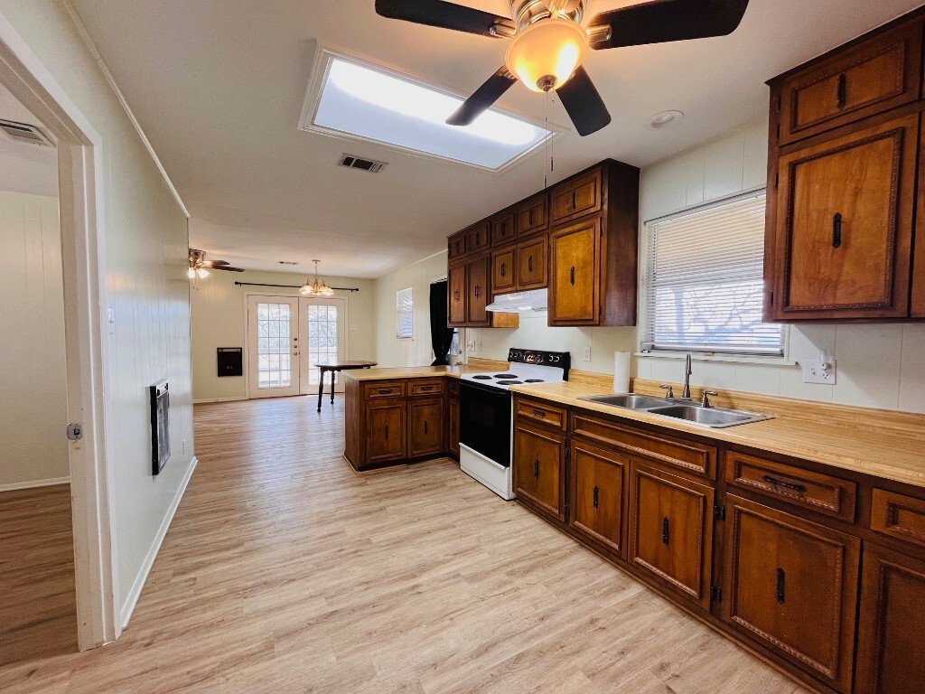 Property Photo: 330 Redtop Lane TX 78662
