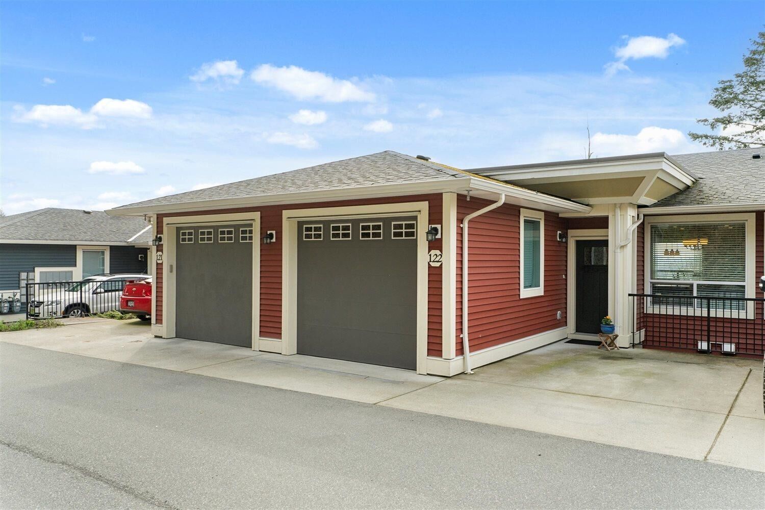 Photo de la propriété: 6026 Lindeman Street 122 BC V2R 0W1