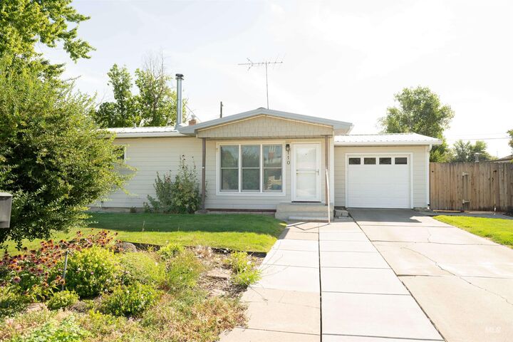 Property Photo:  110 Abbott Dr  ID 83647 