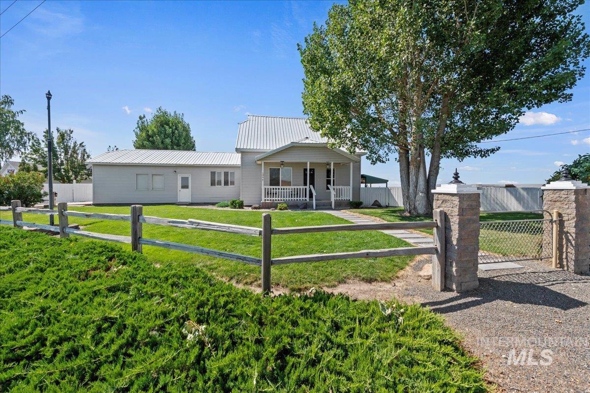 Property Photo: 1499 Cove Rd ID 83672