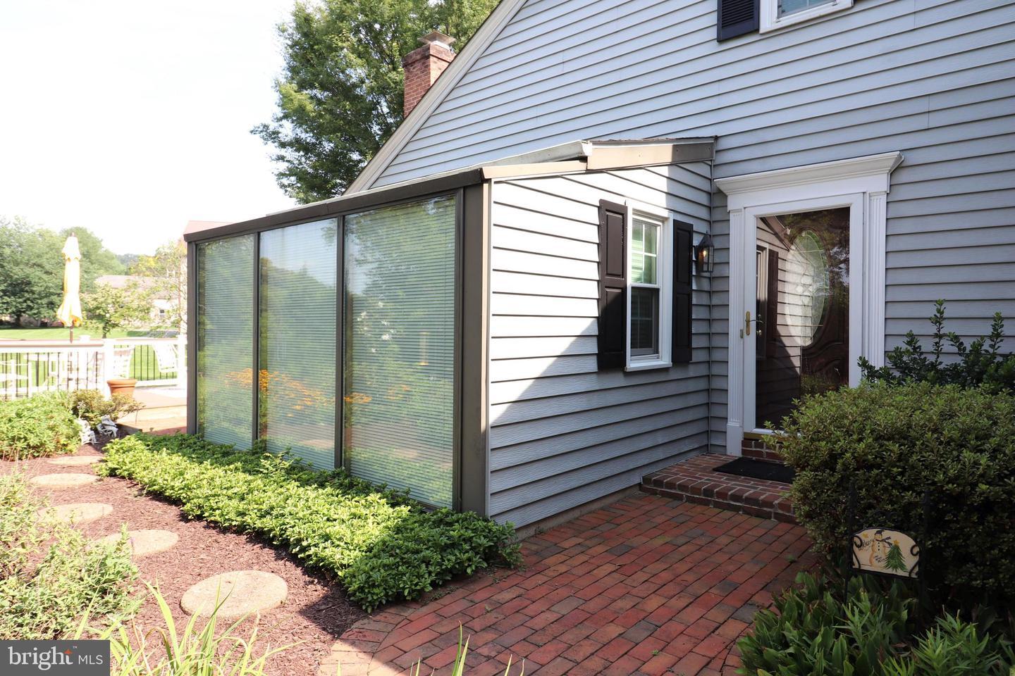 Property Photo: 3247 Oakglen Court PA 17601