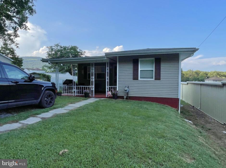 Property Photo: 686 W Piedmont Street WV 26726