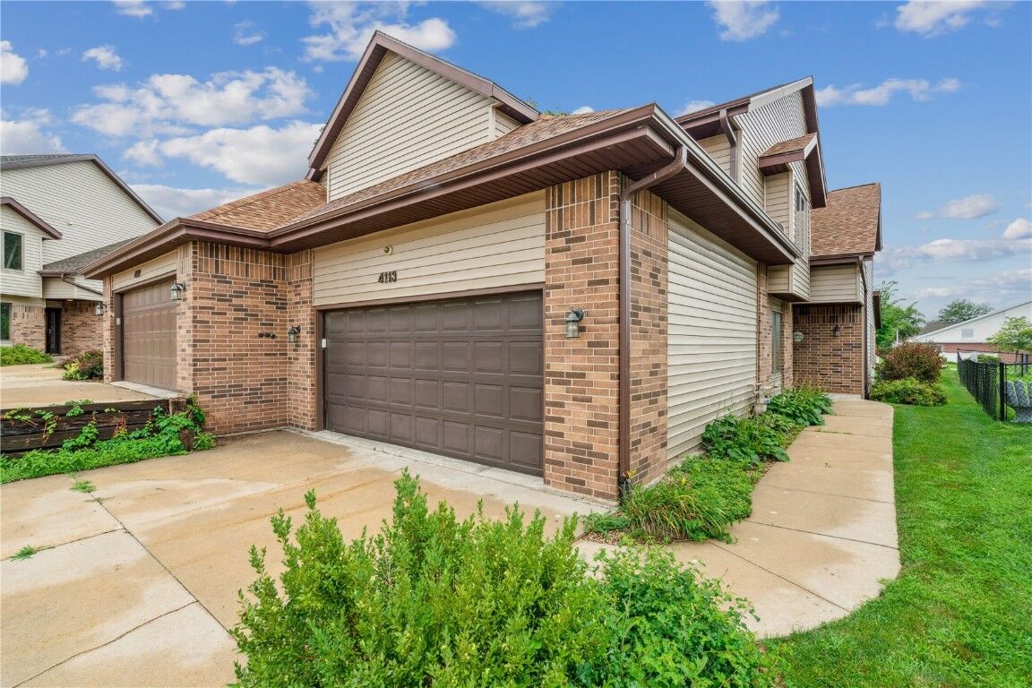 Property Photo: 4113 Lark Court NE IA 52402