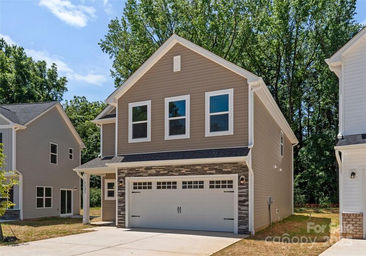 Property Photo:  1121 Thayer Glen Court  NC 28213 