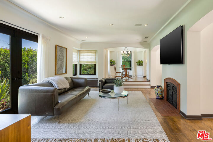 Property Photo:  1417 Queens Rd  CA 90069 
