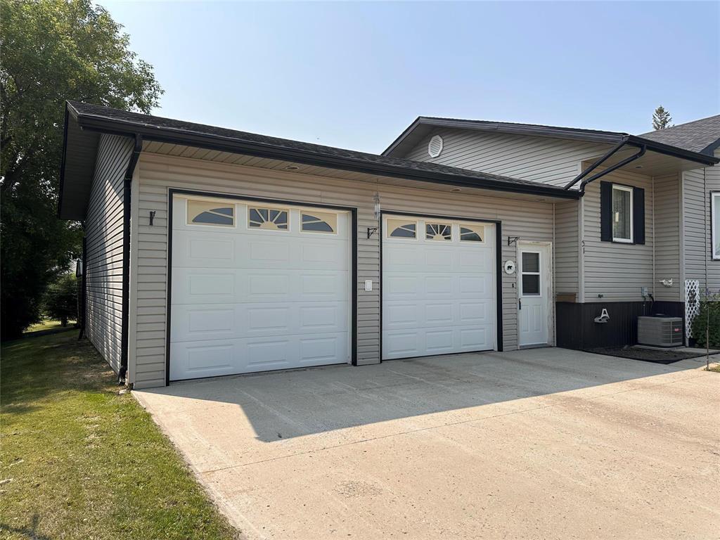Property Photo: 31 Victoria Avenue East MB R0J 1V0