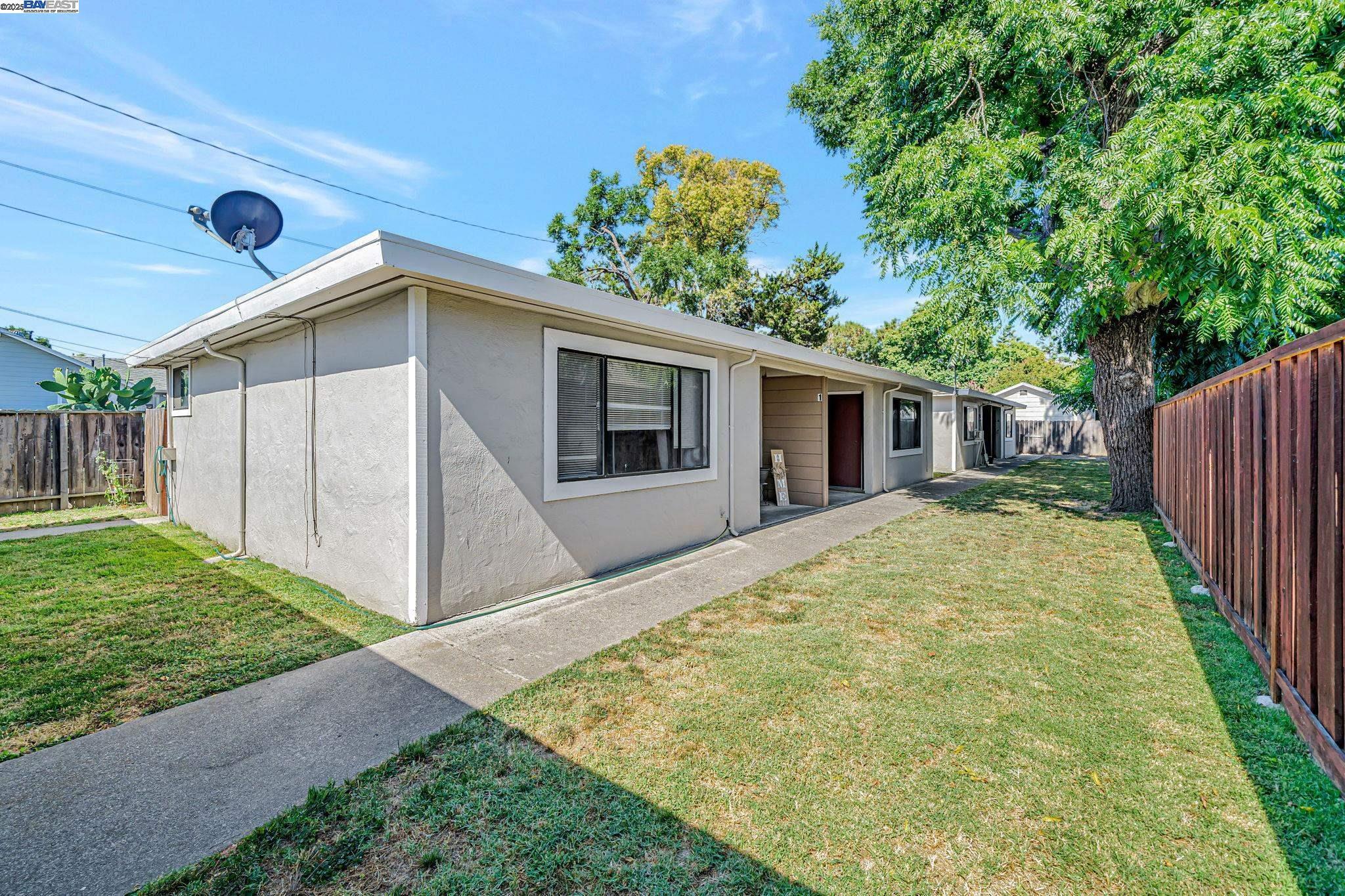 Property Photo: 4655 Augustine St CA 94566