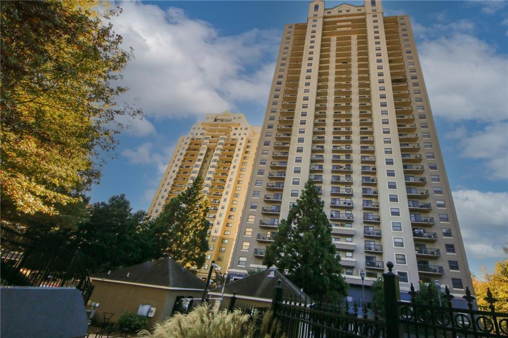 Property Photo: 799 Hammond Drive 116 GA 30328