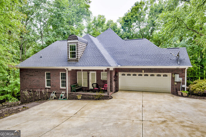 Property Photo: 103 Stratford Place GA 30241