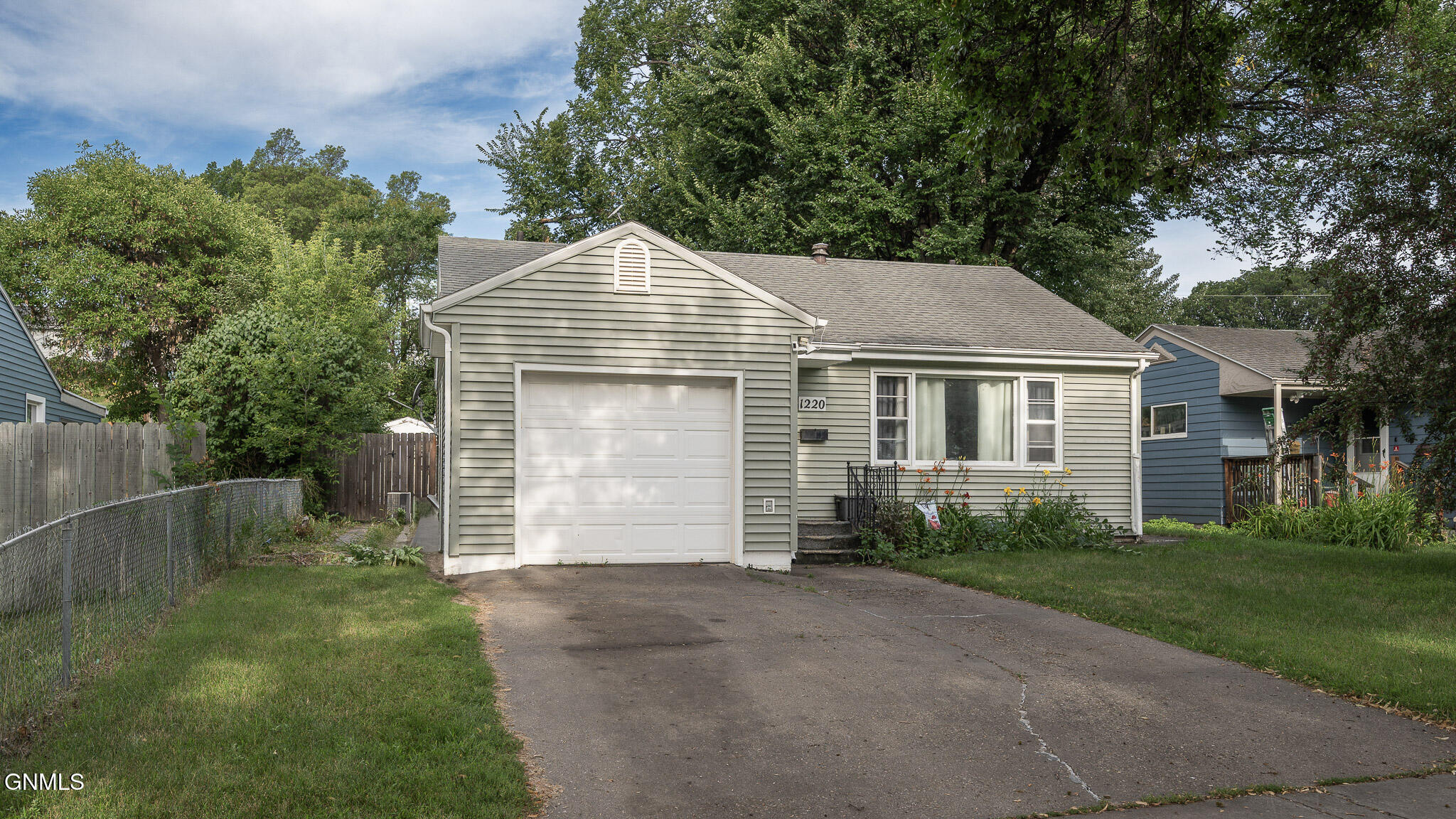 1220 N 16th Street  Bismarck ND 58501 photo