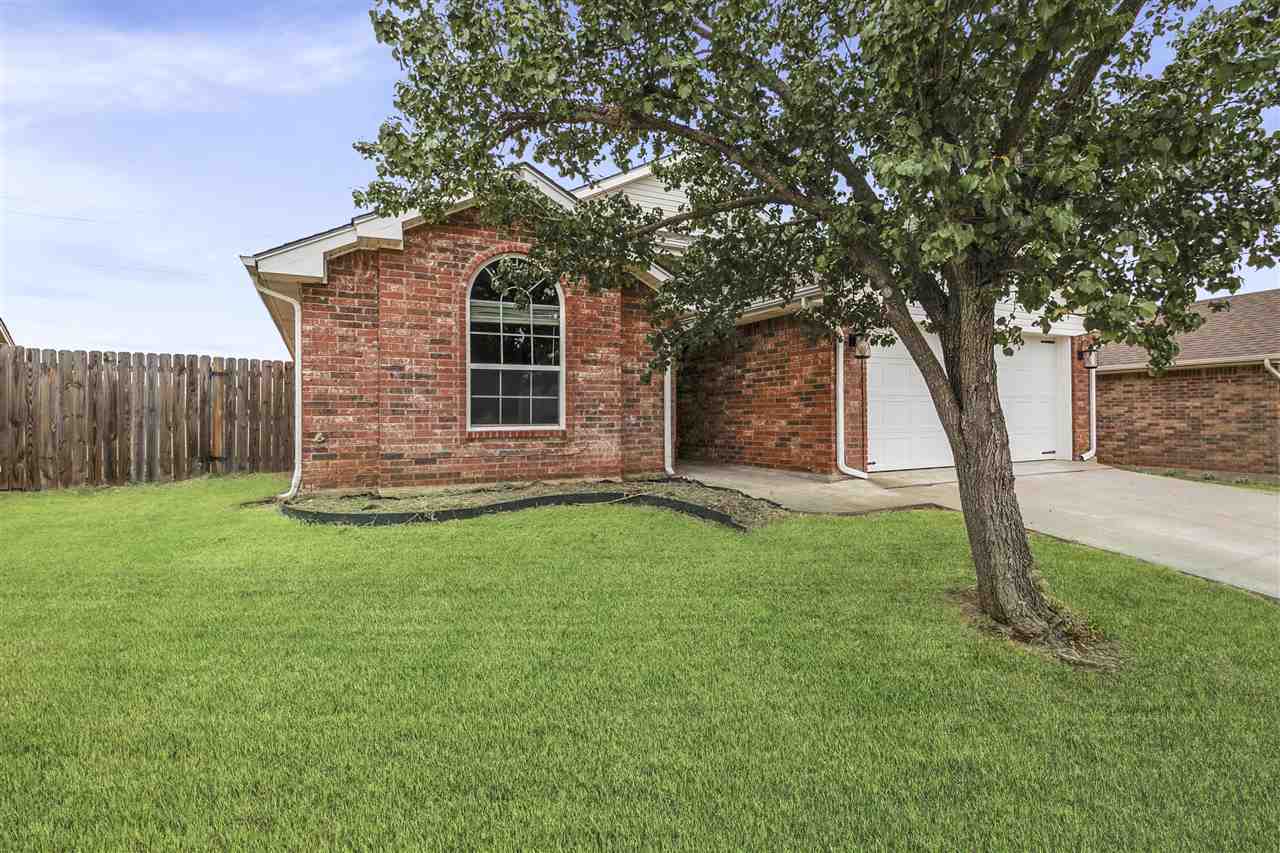 Property Photo:  116 SE Churchill Way  OK 73501 