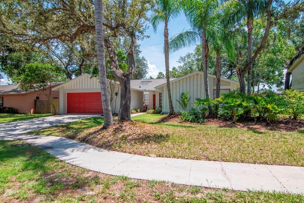 Property Photo: 3810 Windtree Court FL 33511