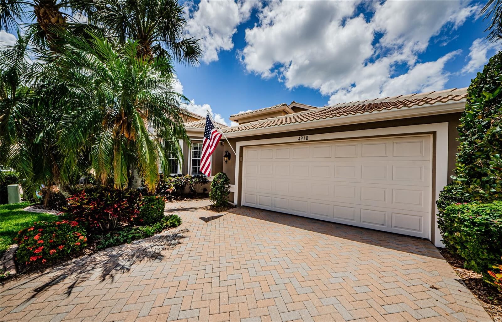 Property Photo:  4918 Sandy Brook Circle  FL 33598 