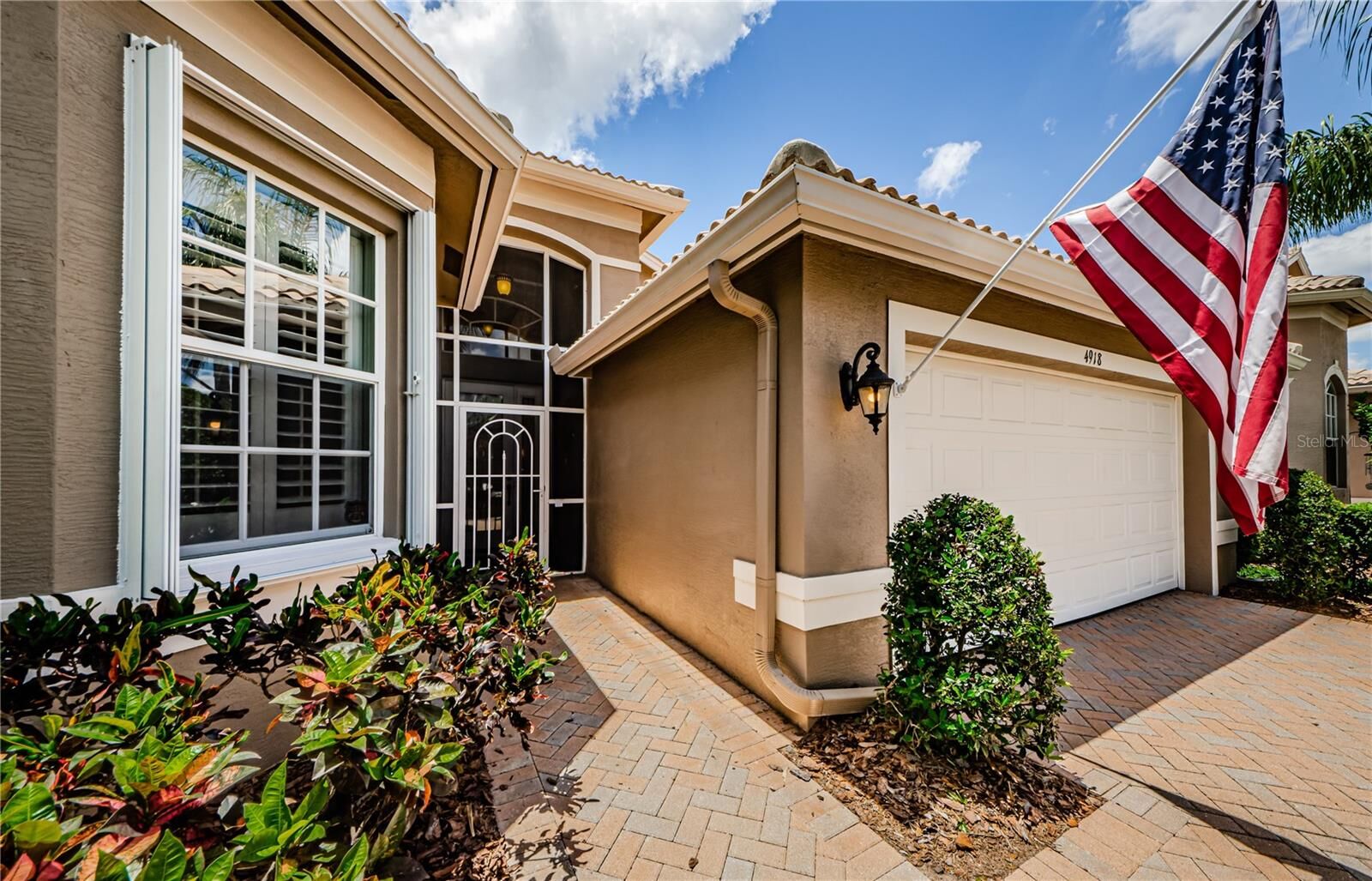 Property Photo: 4918 Sandy Brook Circle FL 33598