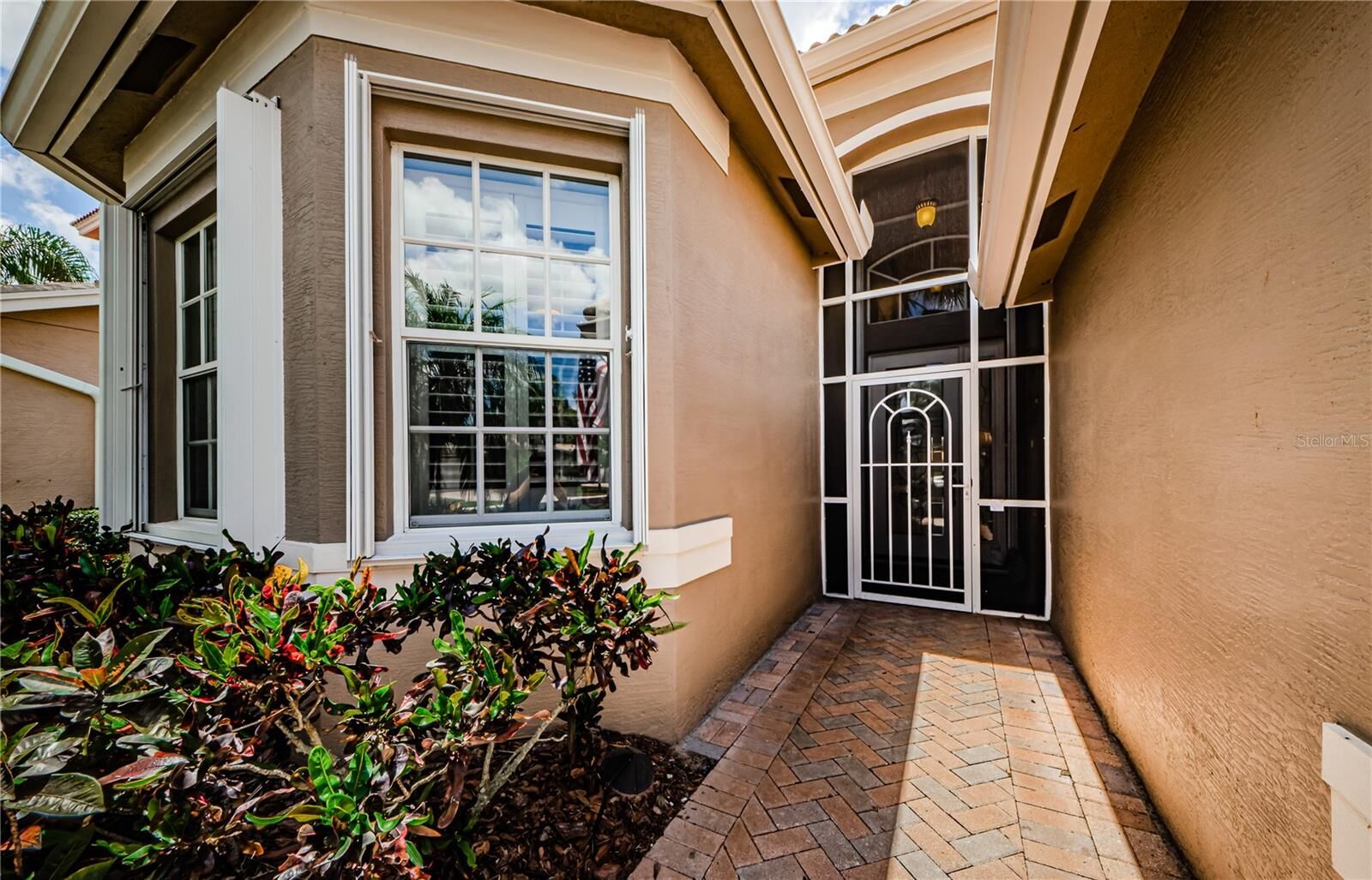 Property Photo:  4918 Sandy Brook Circle  FL 33598 