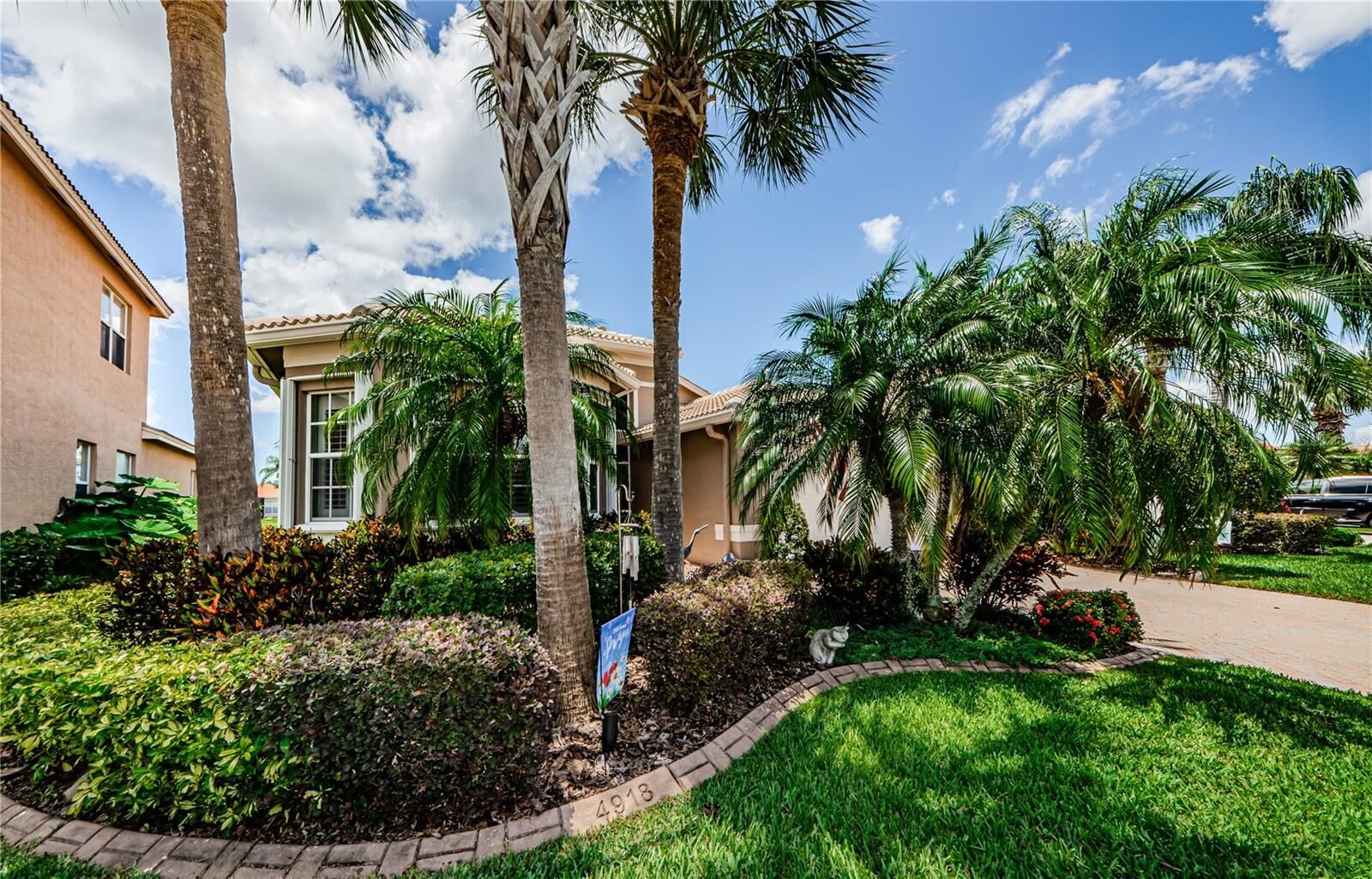 Property Photo:  4918 Sandy Brook Circle  FL 33598 