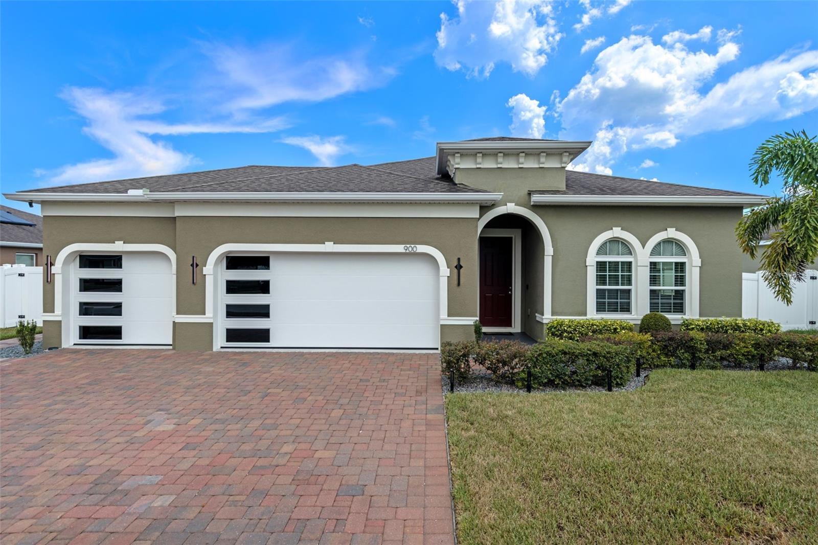 Property Photo: 900 Glazebrook Loop FL 32763