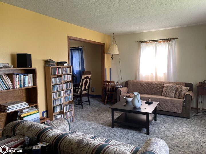 Property Photo:  105 Broad Street  IA 50112 