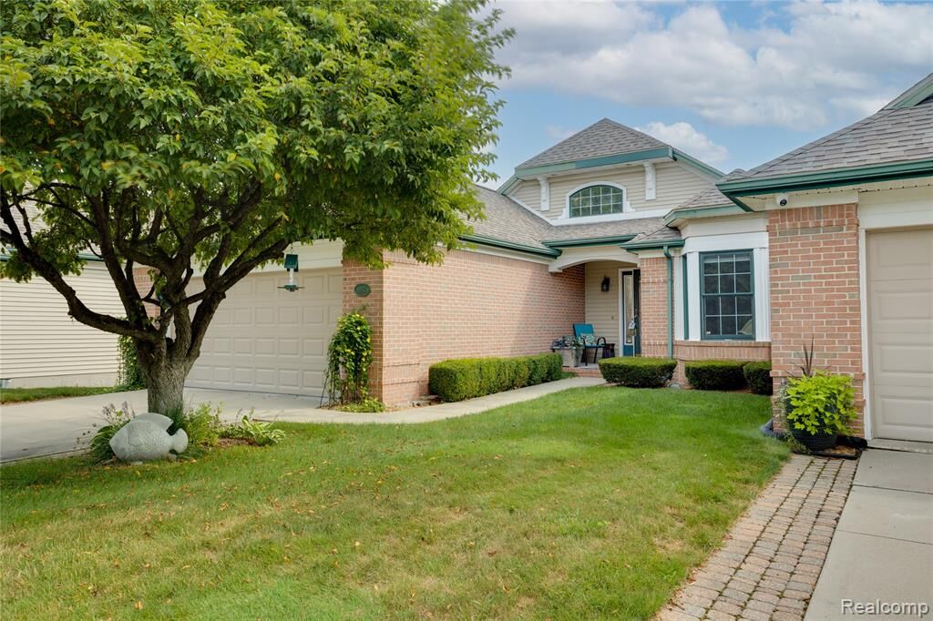 Property Photo:  923 Dockside Drive 15  MI 48060 4407 