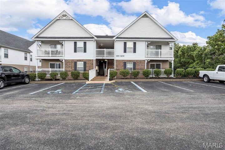 1231 Saravalle Drive  St Peters MO 63376 photo