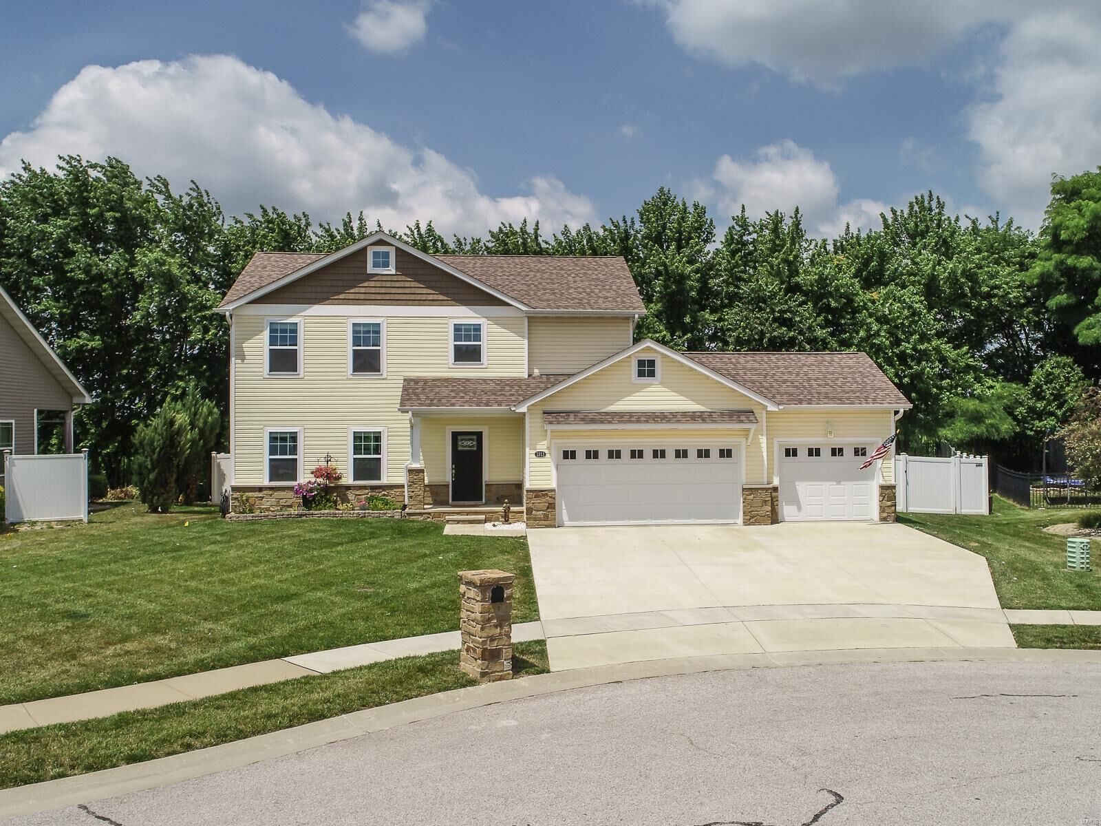 Property Photo:  1313 Hollander Court  IL 62269 