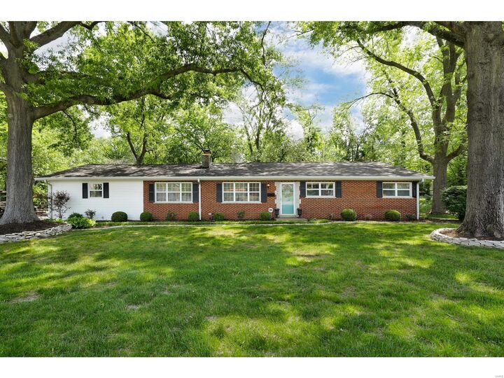 1194 N Berry  Glendale MO 63122 photo