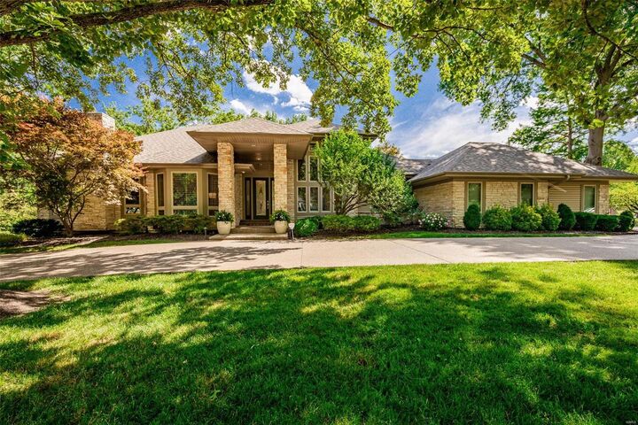 12370 Dunmorr Drive  St Louis MO 63131 photo