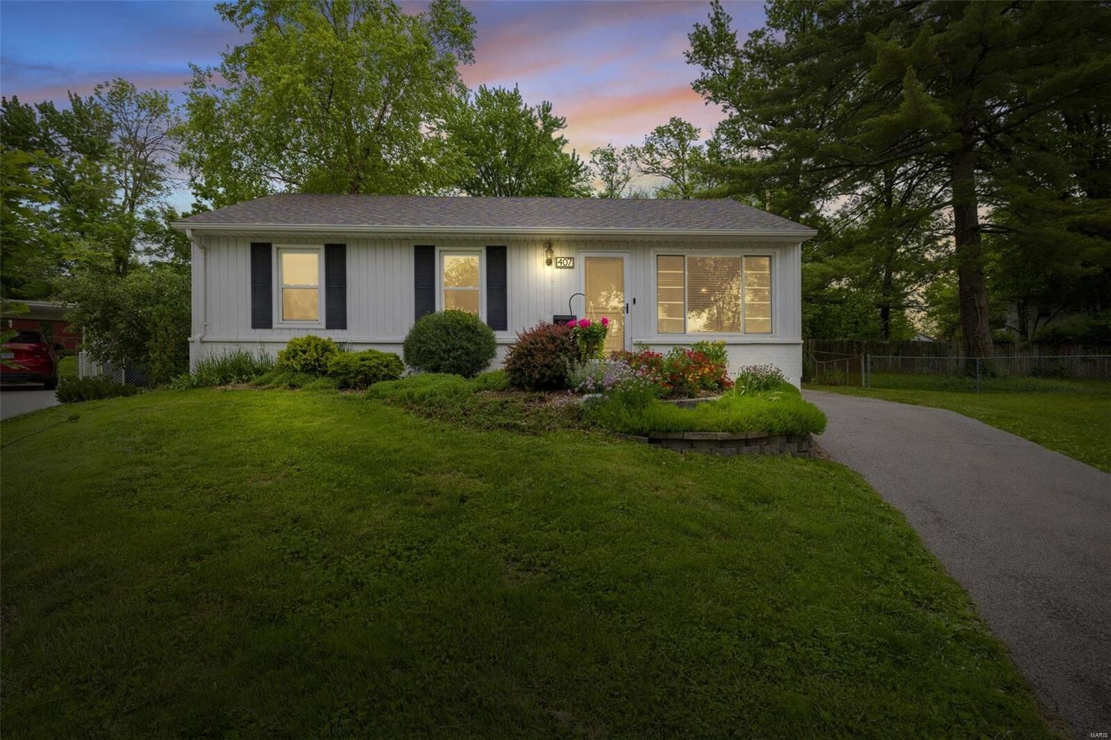 Property Photo: 407 Rollingwood Lane MO 63122