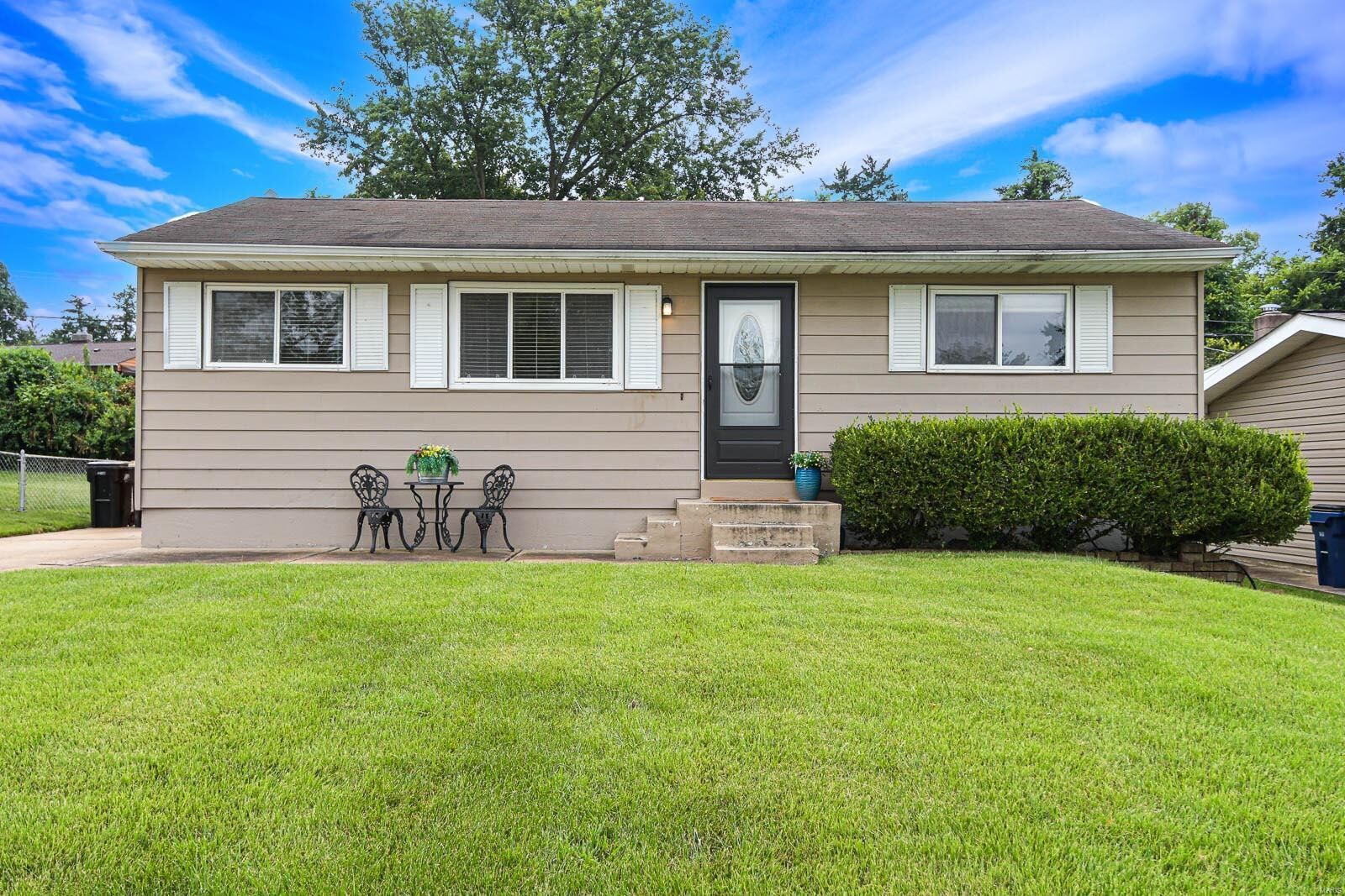 Property Photo:  324 Malone Drive  MO 63129 