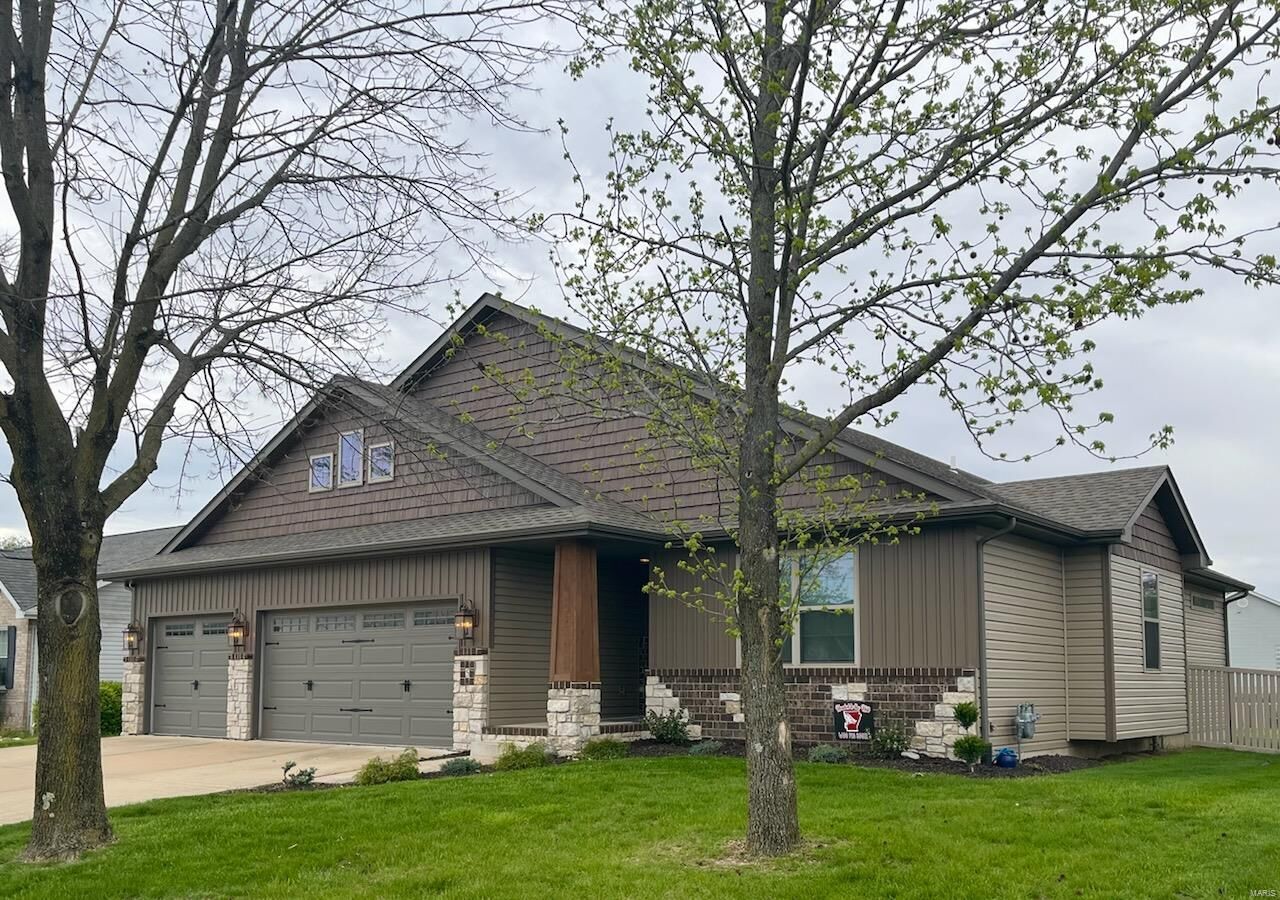 Property Photo: 5 Meadowbrooke IL 62294