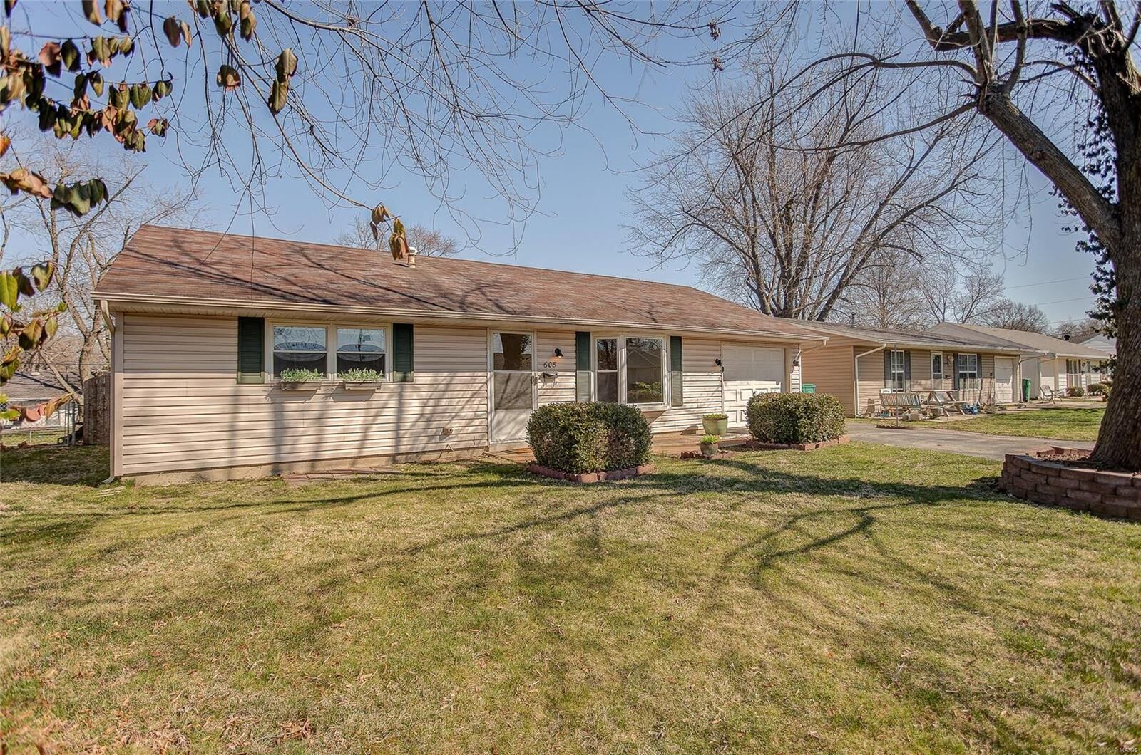 Property Photo: 608 W Washington IL 62269