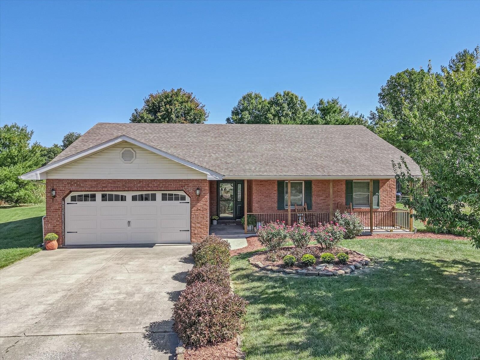 Property Photo:  8 Arlington Court  IL 62285