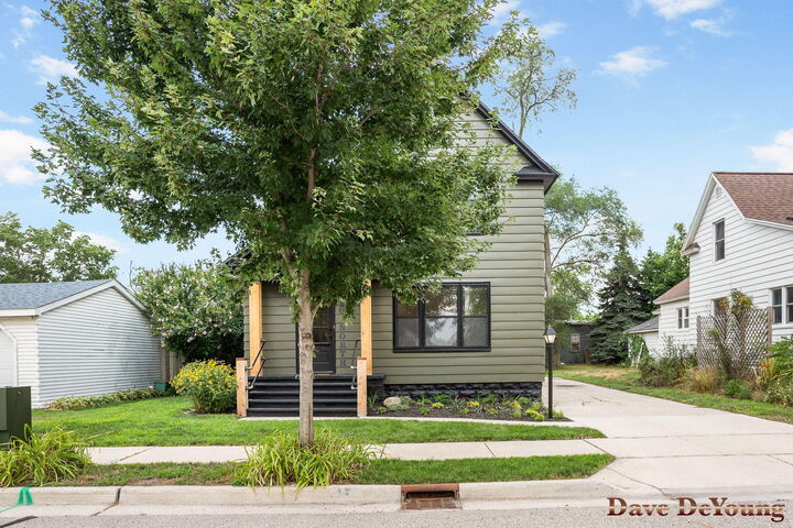 Property Photo:  16 N Jefferson Street  MI 49464 