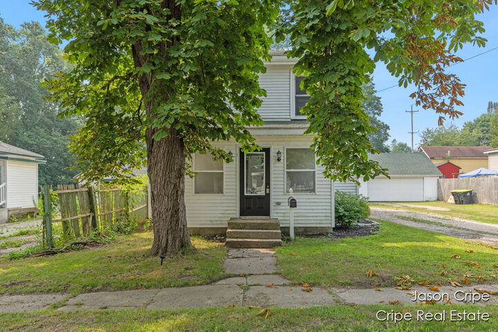 Property Photo:  405 E State Street  MI 48838 
