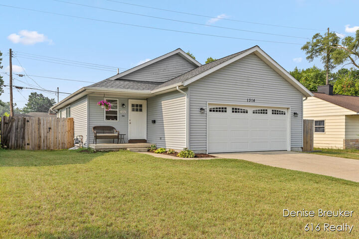 Property Photo: 1314 Hollywood Street NE MI 49505