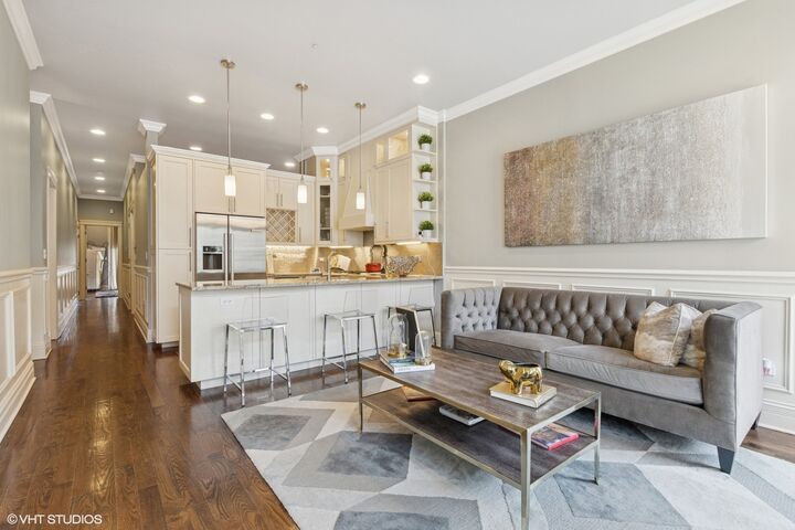 Property Photo: 4351 S Lake Park Avenue 1S IL 60653