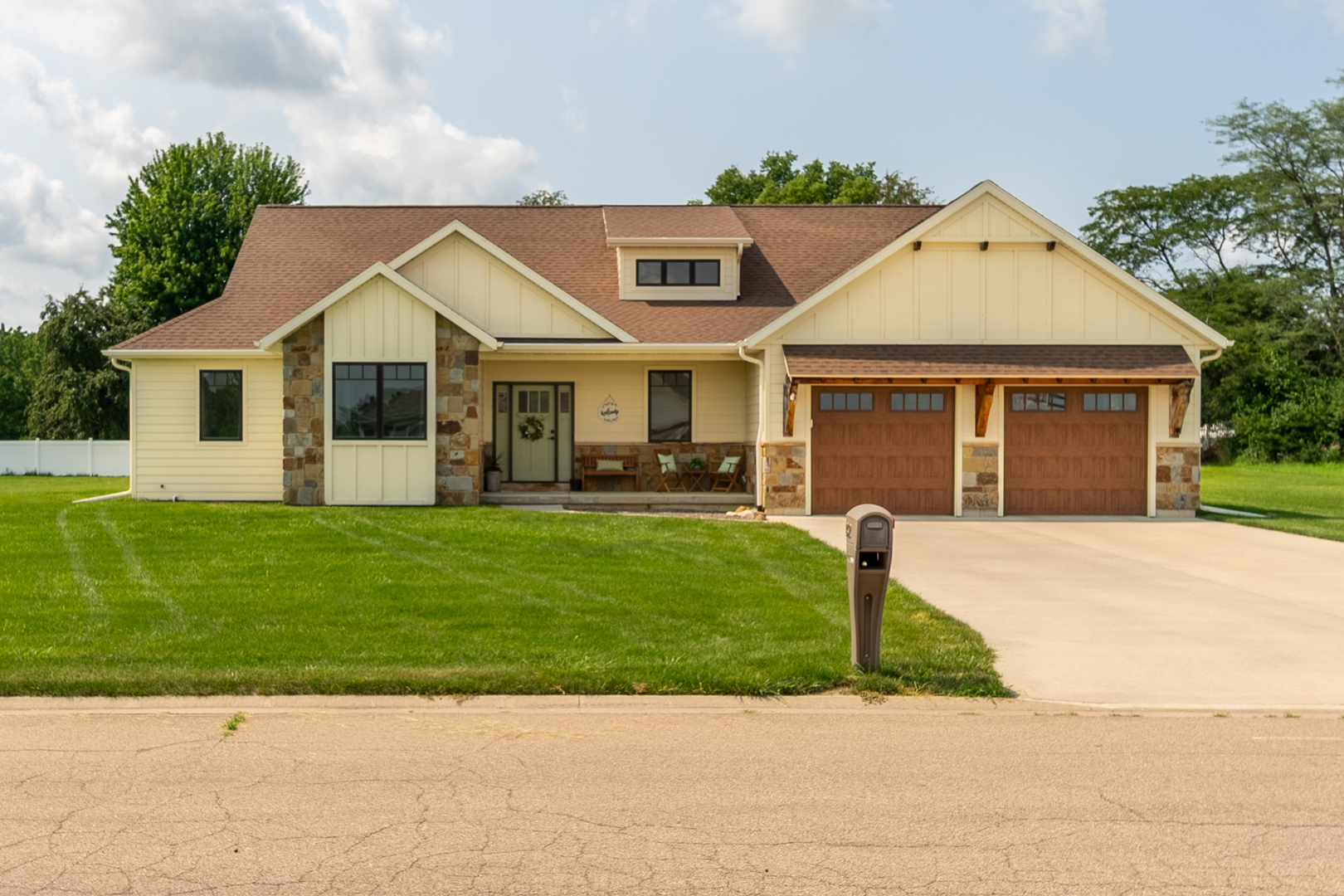 Property Photo: 802 Ann Marie Drive IL 61373