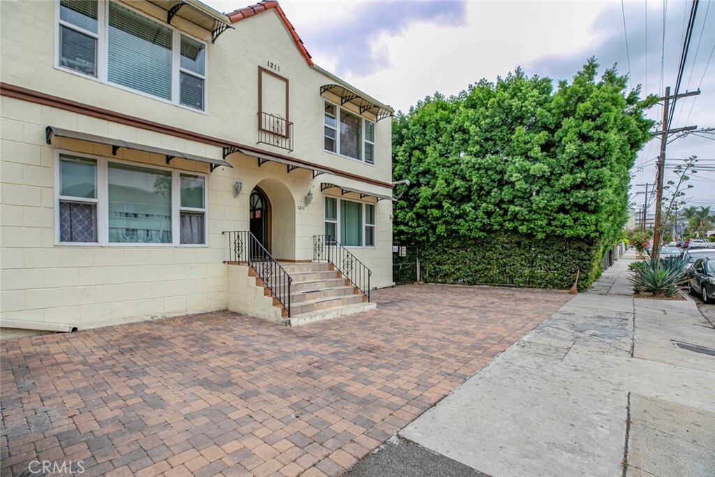 Property Photo: 1211 N Kenmore Avenue CA 90029