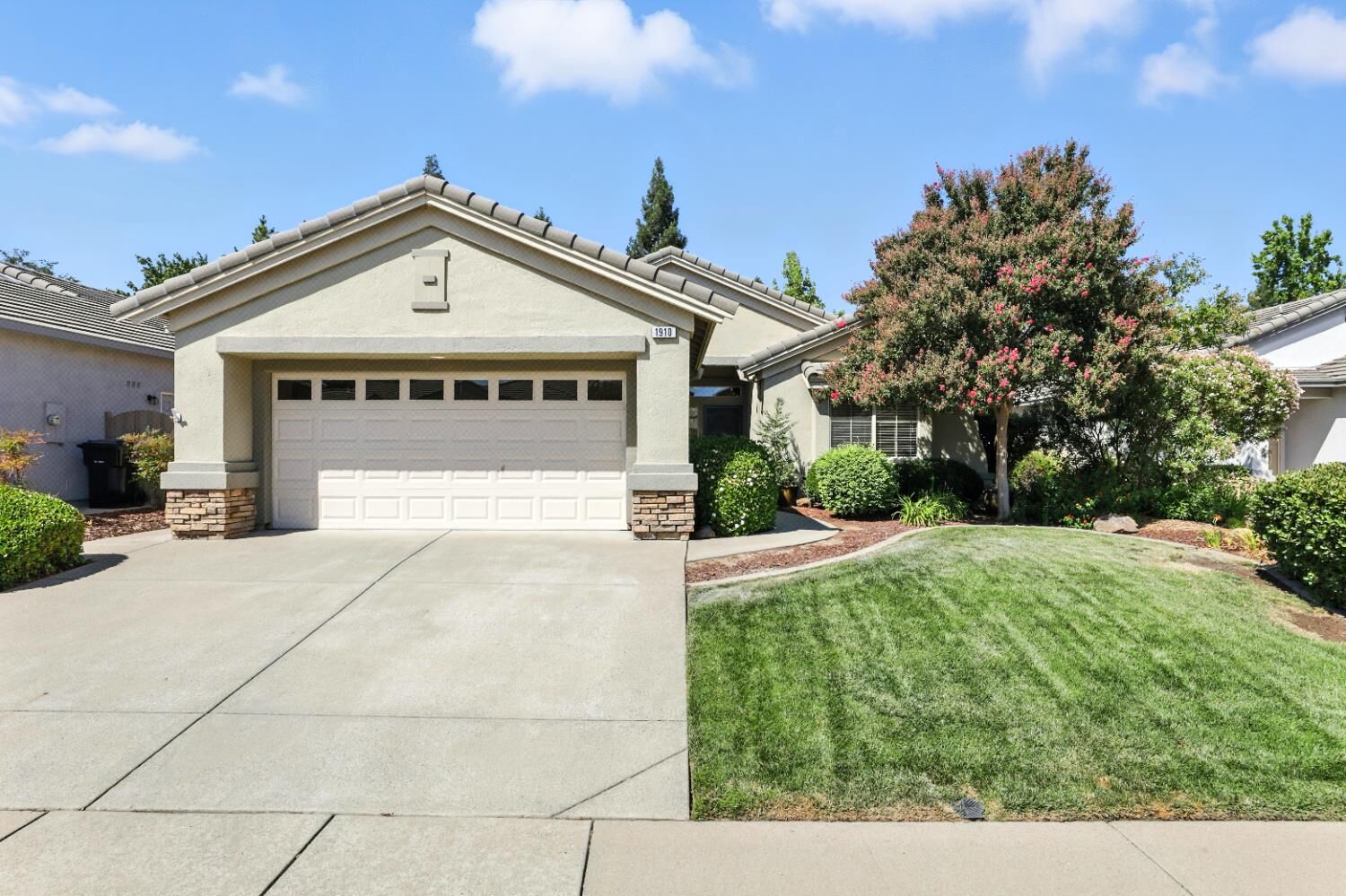 Property Photo: 1910 Starview Lane CA 95648