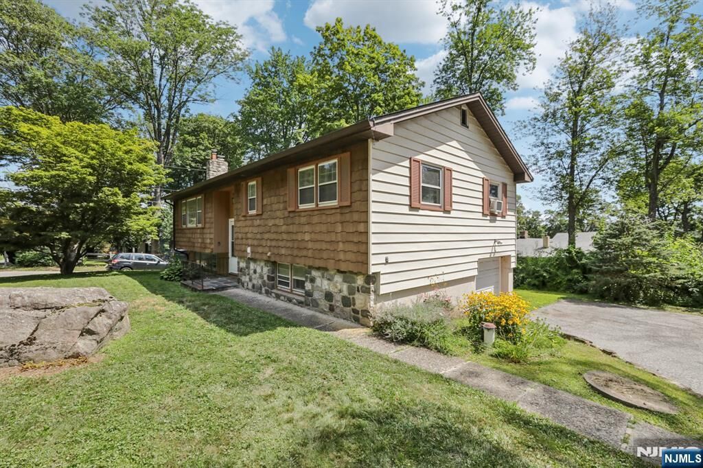 Property Photo:  150 Highland Lakes Road  NJ 07422 