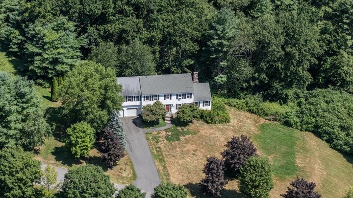 Property Photo: 4 Elijah Hill Lane NH 03053