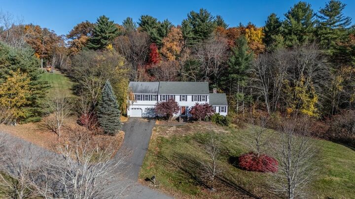 Property Photo: 4 Elijah Hill Lane NH 03053