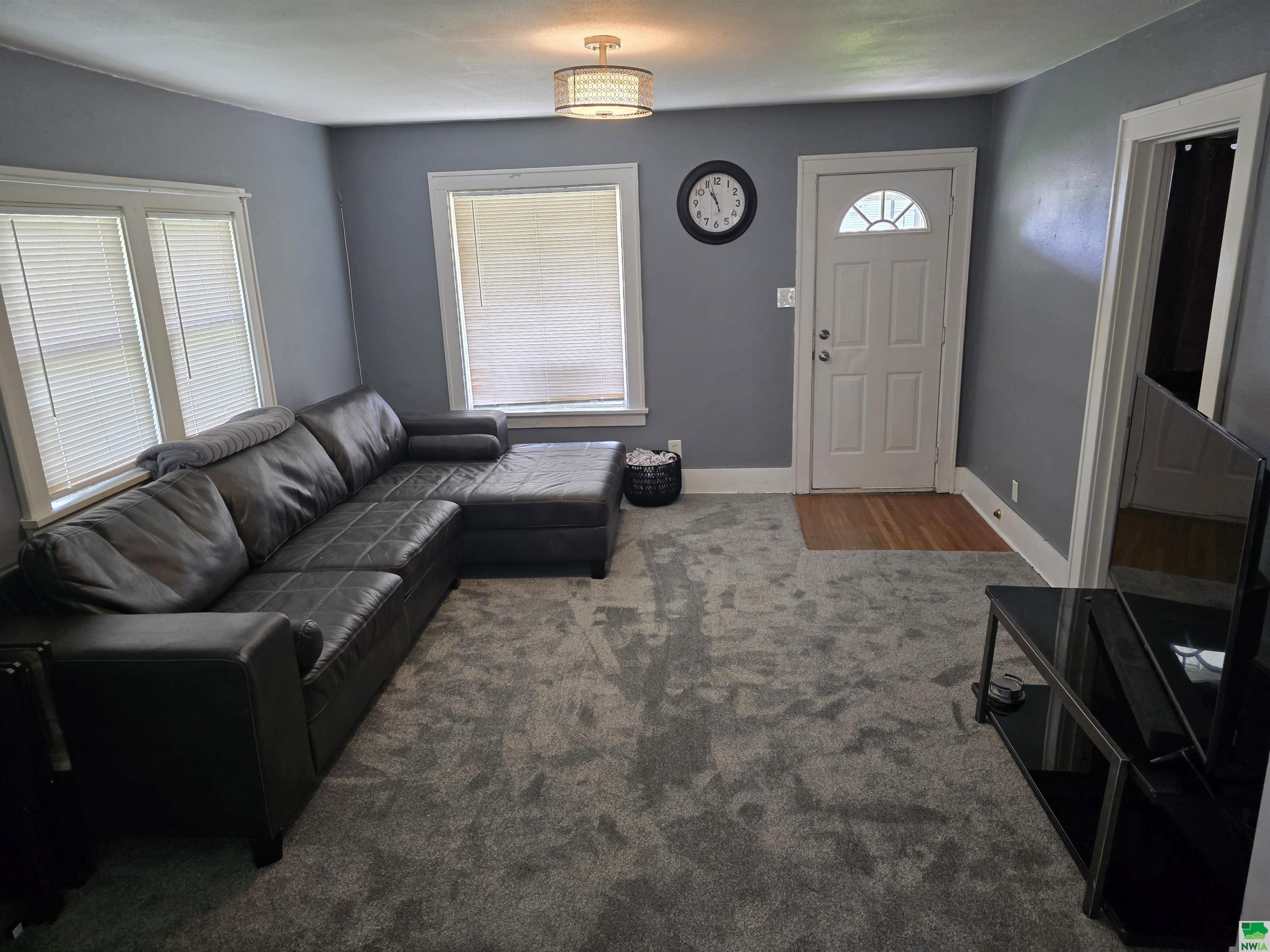 Property Photo: 2137 Dewey St IA 51109