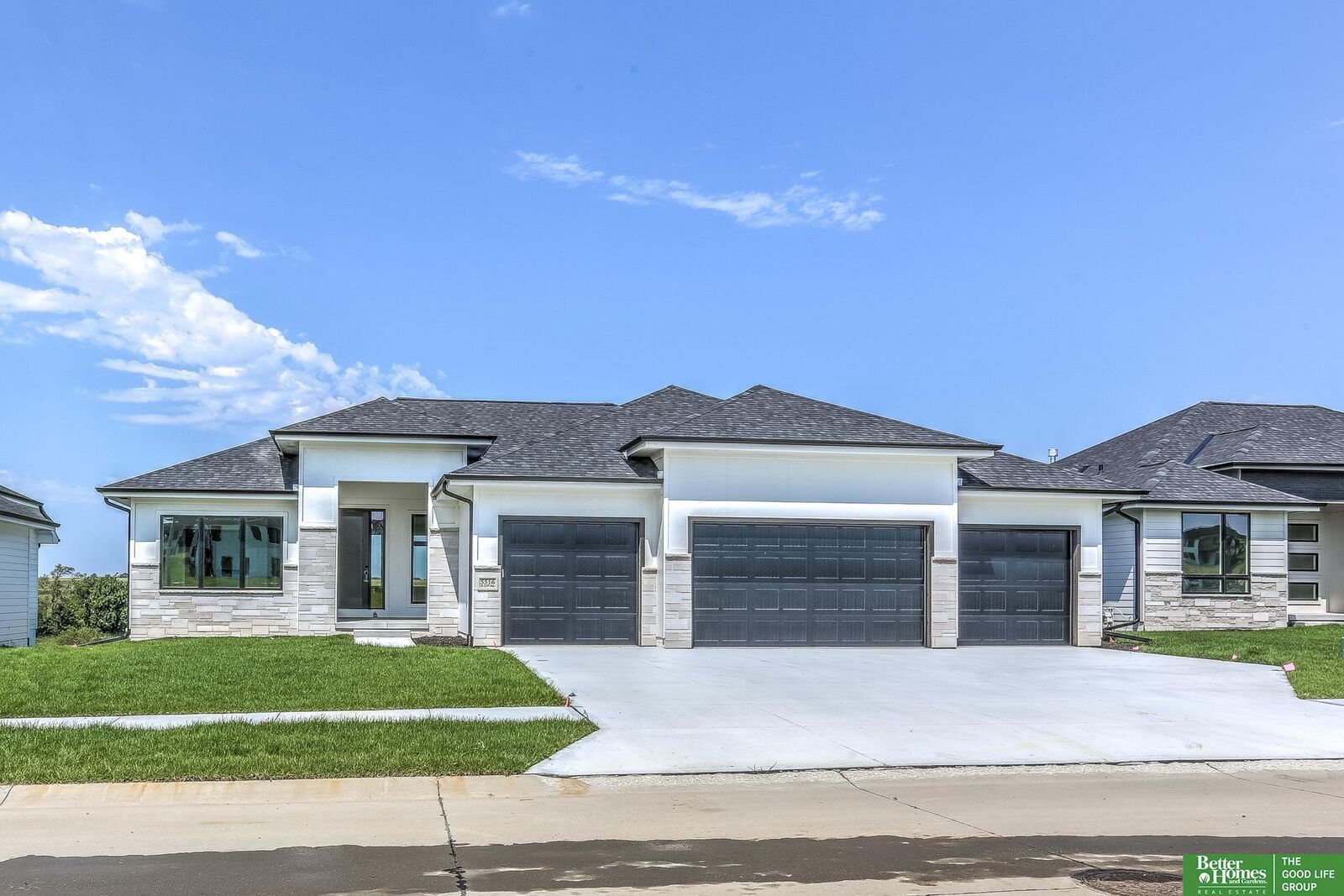 Property Photo:  5516 N 213th Avenue  NE 68022 